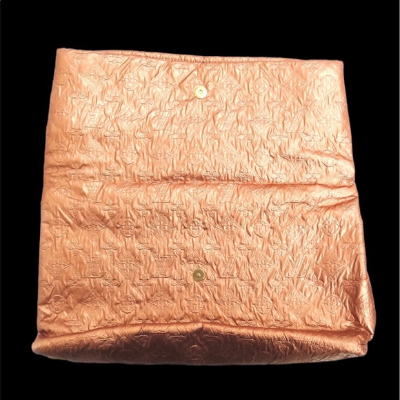 Authentic metallic Louis Vuitton fold over clutch - Picture 8 of 8